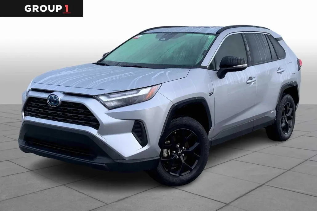 2024 Toyota RAV4 Hybrid XLE photo 1