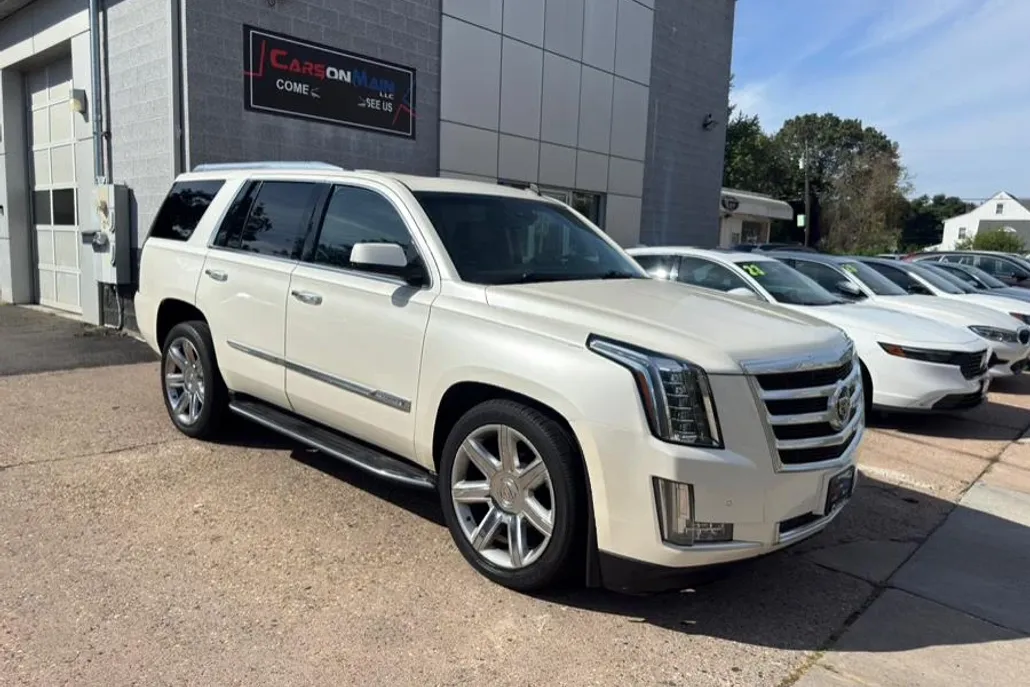 2015 Cadillac Escalade Luxury photo 1