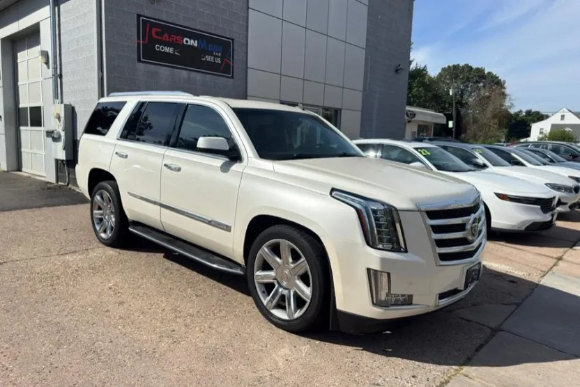 2015 Cadillac Escalade Luxury photo 1