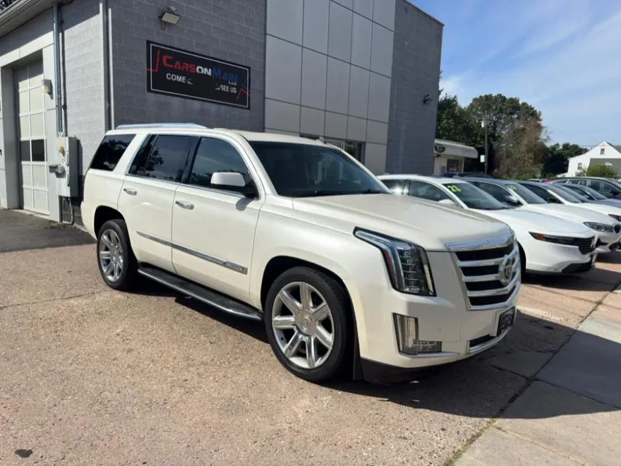 2015 Cadillac Escalade Luxury photo 1