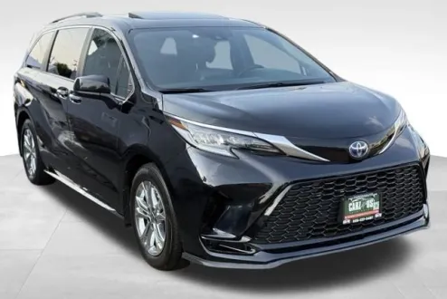 2022 Toyota Sienna XSE photo 3