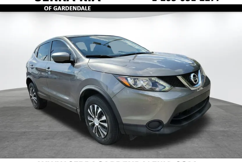 2018 Nissan Rogue Sport S photo 1