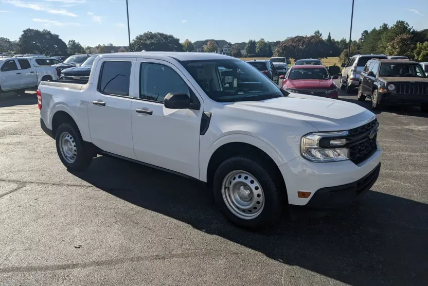 2022 Ford Maverick XL photo 1