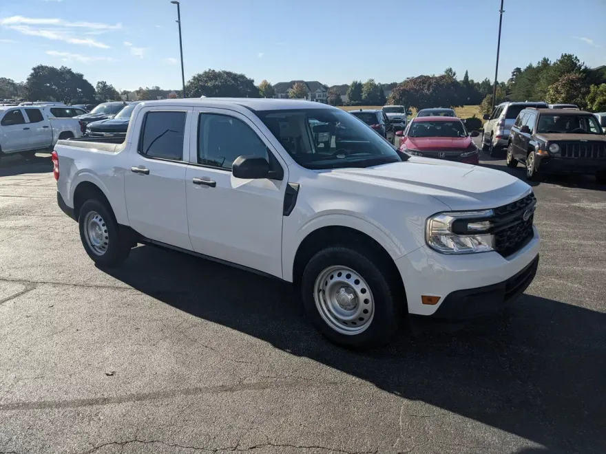 2022 Ford Maverick XL photo 1