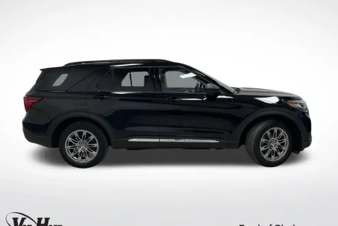 2025 Ford Explorer photo 2