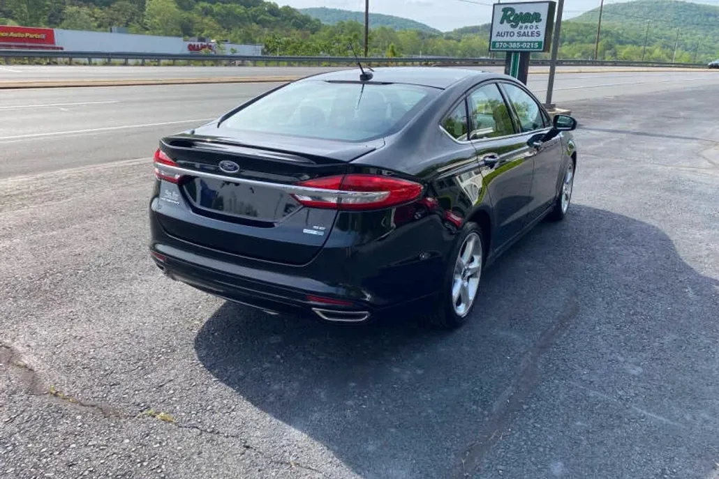 2018 Ford Fusion SE photo 1