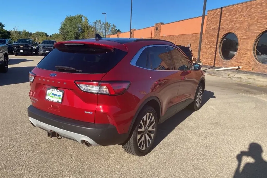 2020 Ford Escape Titanium photo 1
