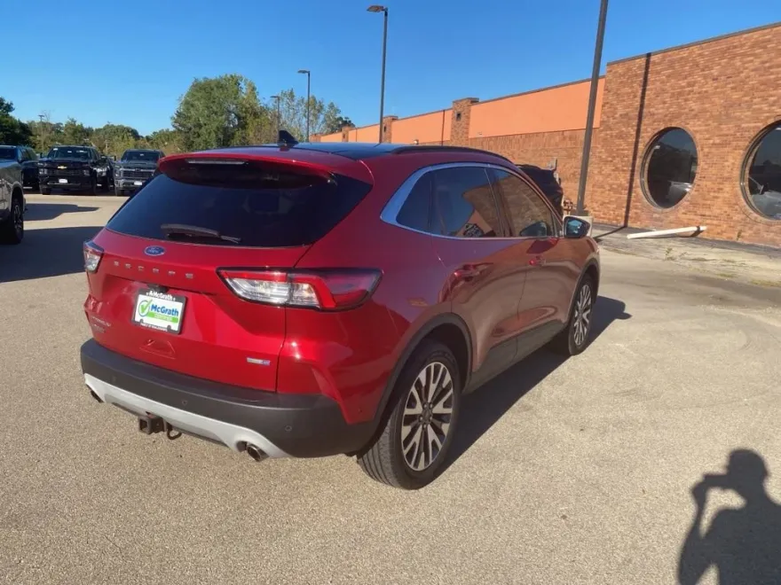 2020 Ford Escape Titanium photo 1