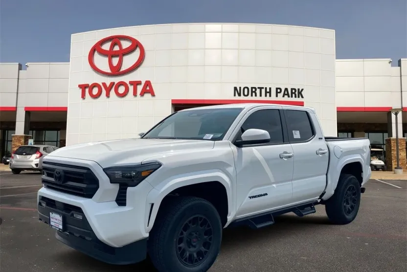 2025 Toyota Tacoma SR5 photo 1