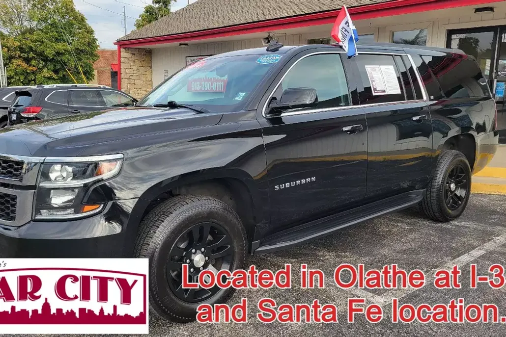 2019 Chevrolet Suburban LT photo 1