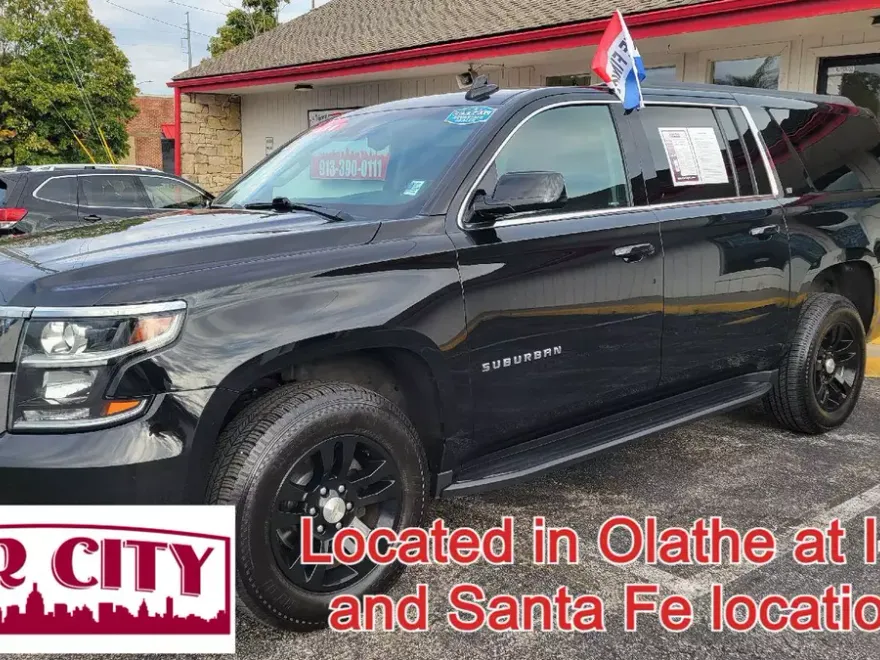 2019 Chevrolet Suburban LT photo 1