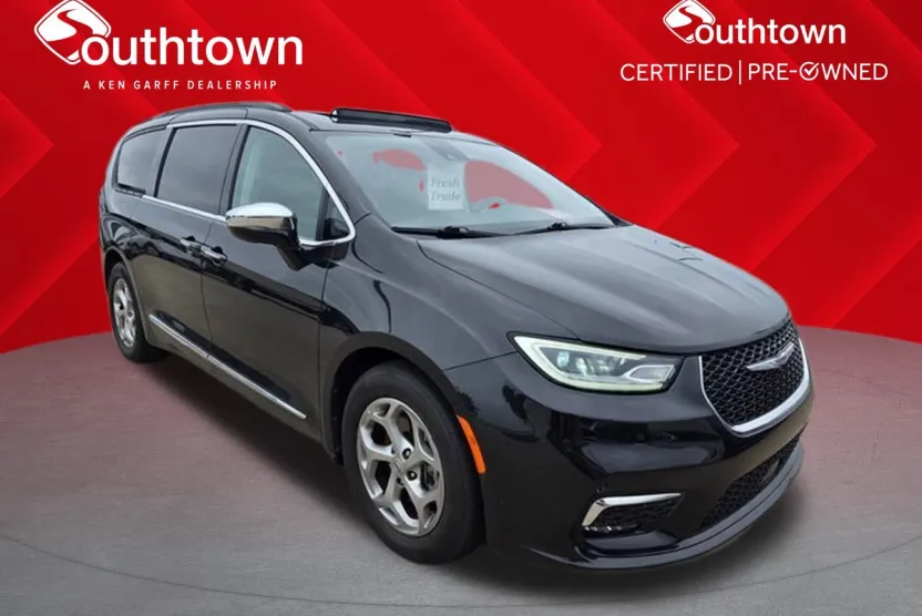 2023 Chrysler Pacifica Limited photo 1