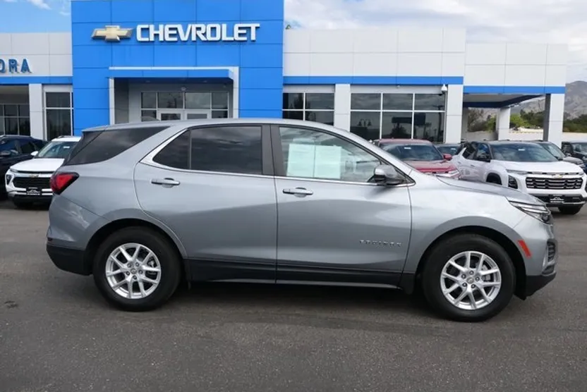2024 Chevrolet Equinox LT photo 1