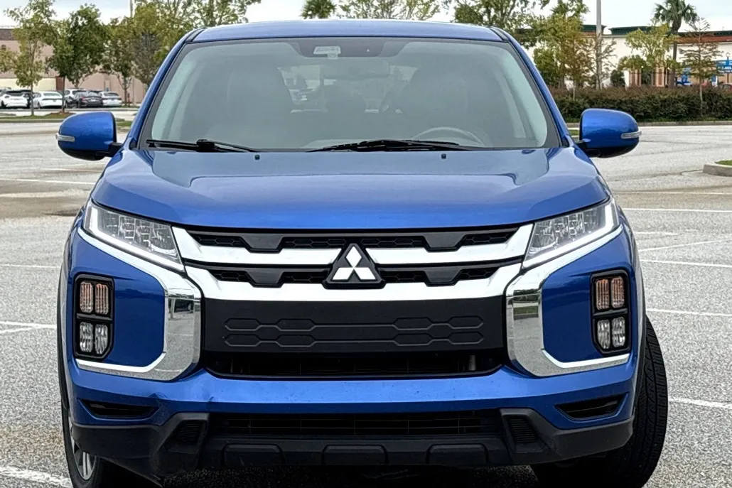 2023 Mitsubishi Outlander Sport SE photo 1