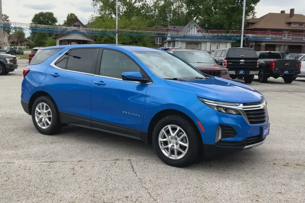 2024 Chevrolet Equinox LT photo 1