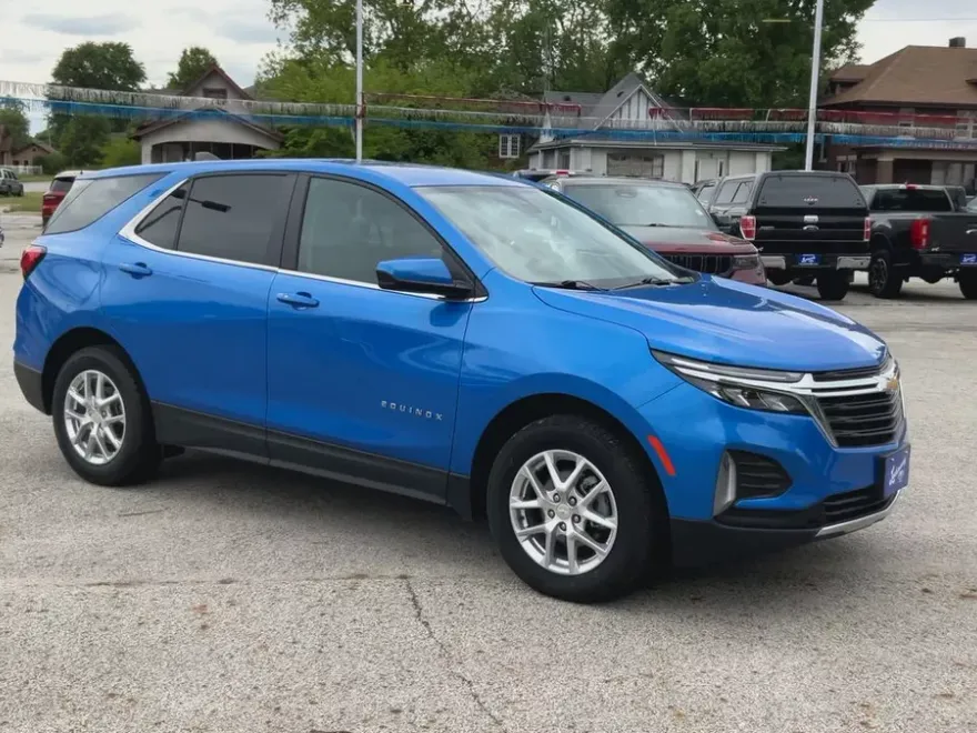 2024 Chevrolet Equinox LT photo 1
