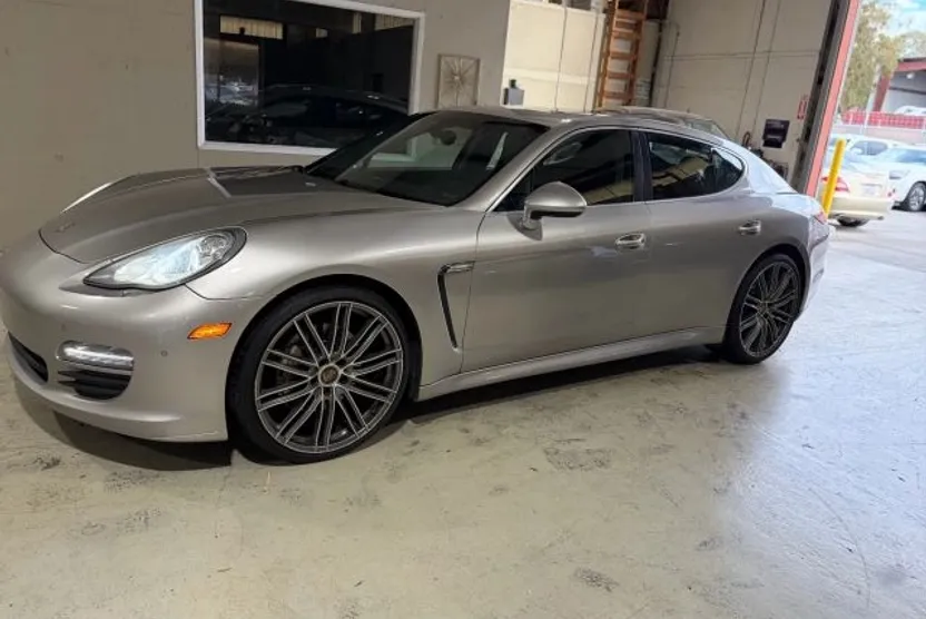 2013 Porsche Panamera 4S photo 1