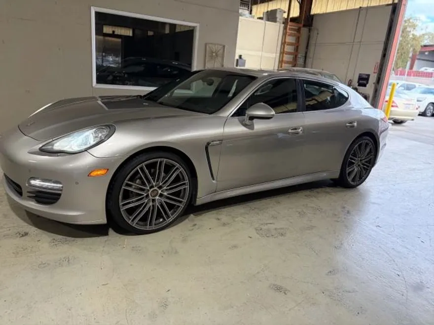 2013 Porsche Panamera 4S photo 1