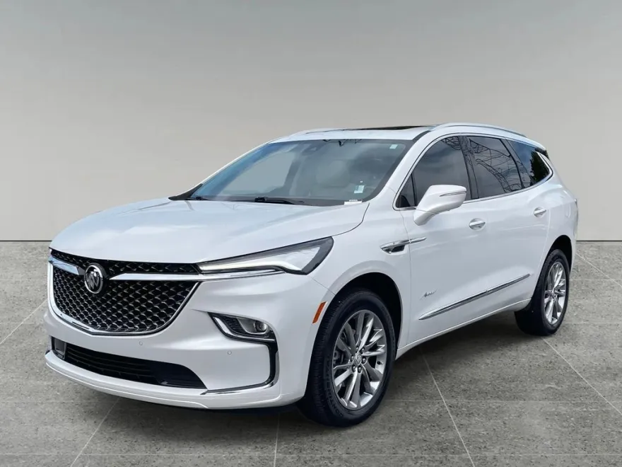 2024 Buick Enclave Avenir photo 1