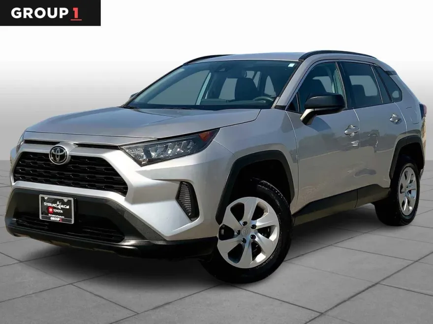 2019 Toyota RAV4 LE photo 1