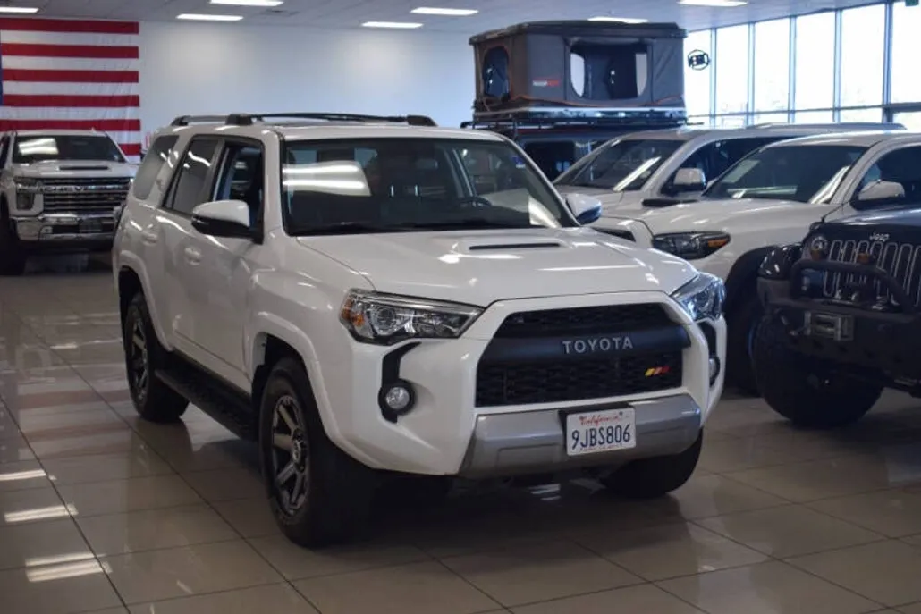 2018 Toyota 4Runner TRD Off-Road Premium photo 1