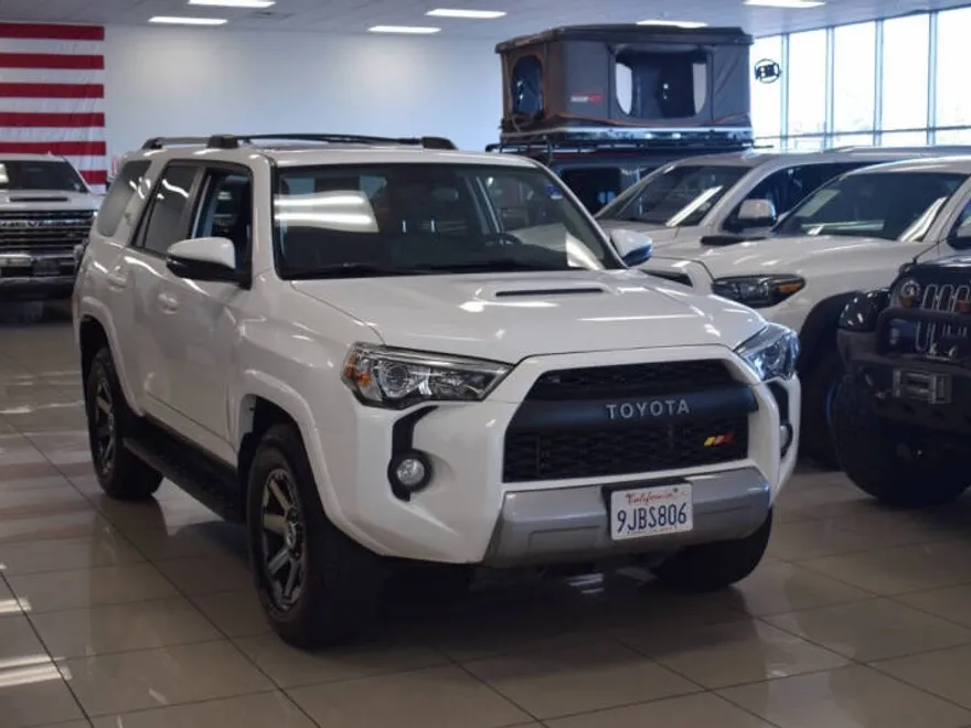 2018 Toyota 4Runner TRD Off-Road Premium photo 1