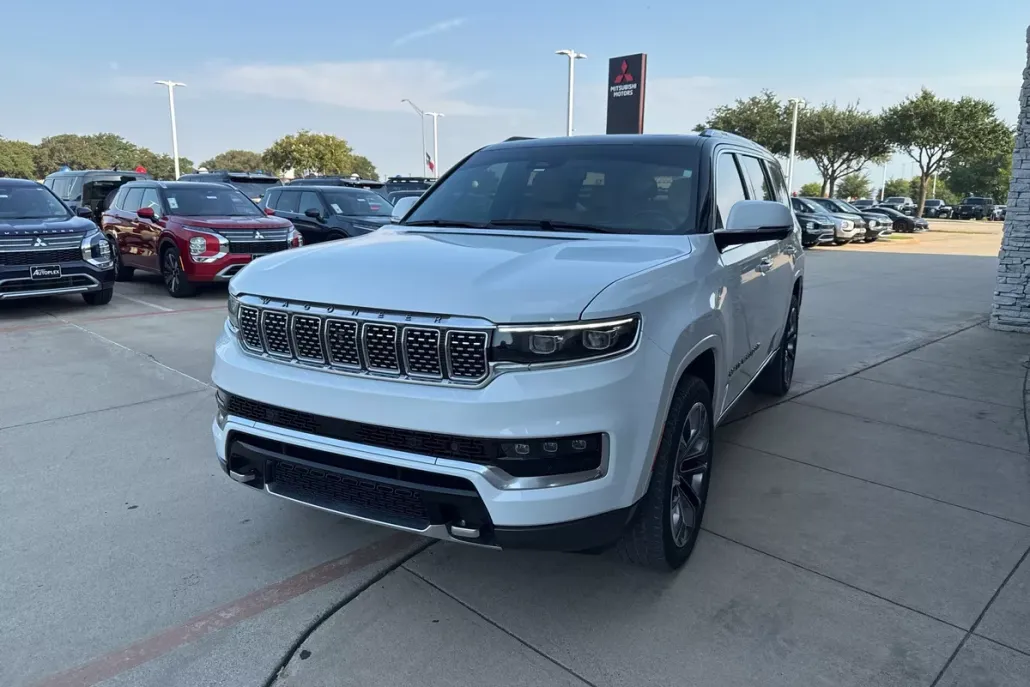 2022 Jeep Grand Wagoneer III photo 1