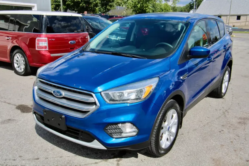 2017 Ford Escape SE Sport photo 1