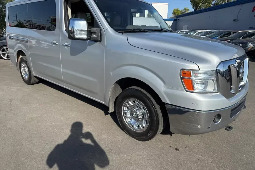 2017 Nissan NV3500 photo 1