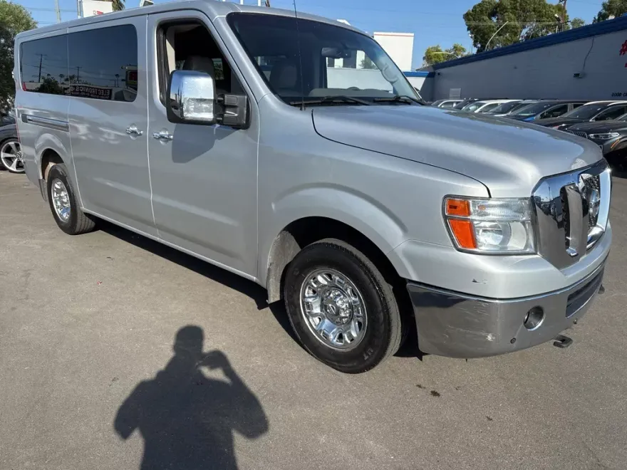 2017 Nissan NV3500 photo 1