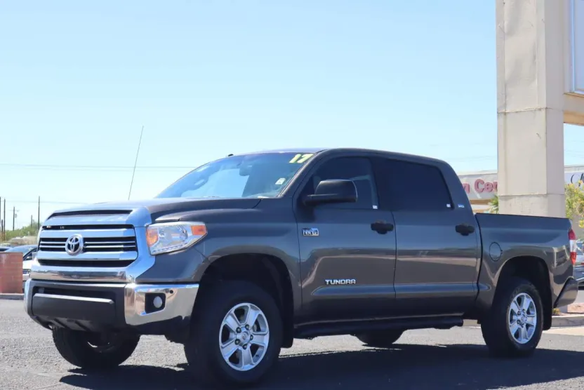 2017 Toyota Tundra SR5 photo 1