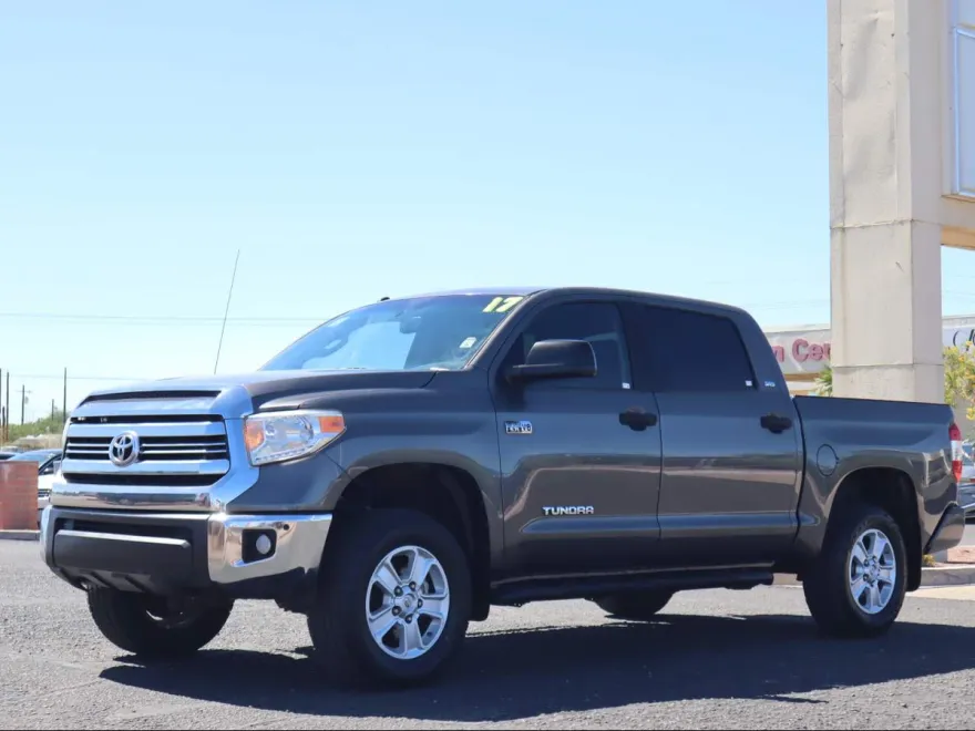 2017 Toyota Tundra SR5 photo 1