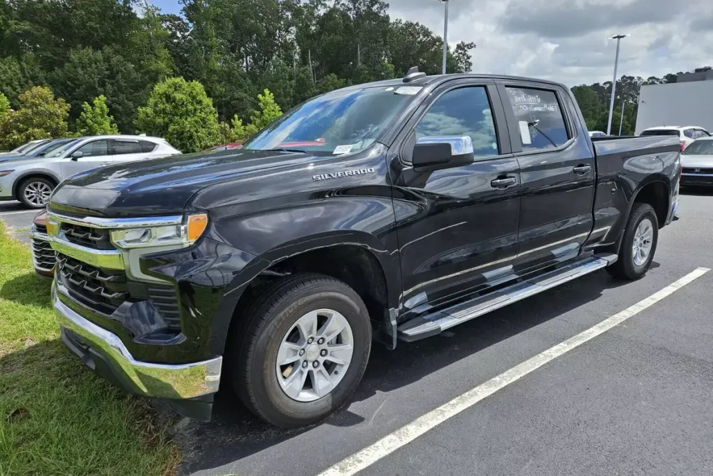 2024 Chevrolet Silverado 1500 LT photo 1