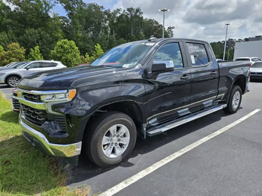 2024 Chevrolet Silverado 1500 LT photo 1