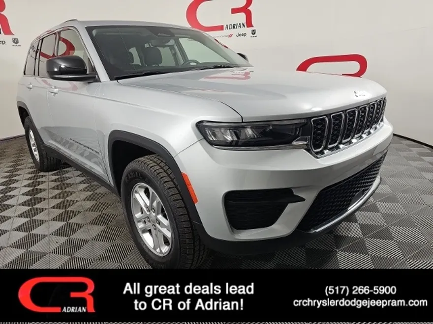 2023 Jeep Grand Cherokee Laredo Altitude photo 1
