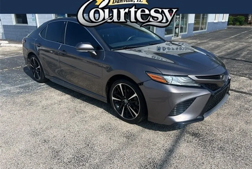 2018 Toyota Camry XSE photo 1