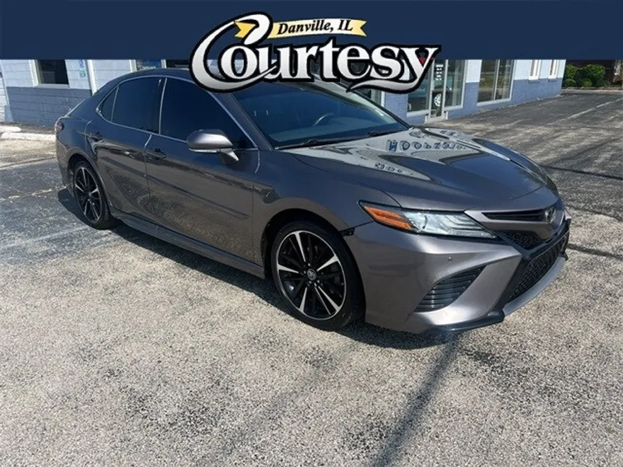 2018 Toyota Camry XSE photo 1