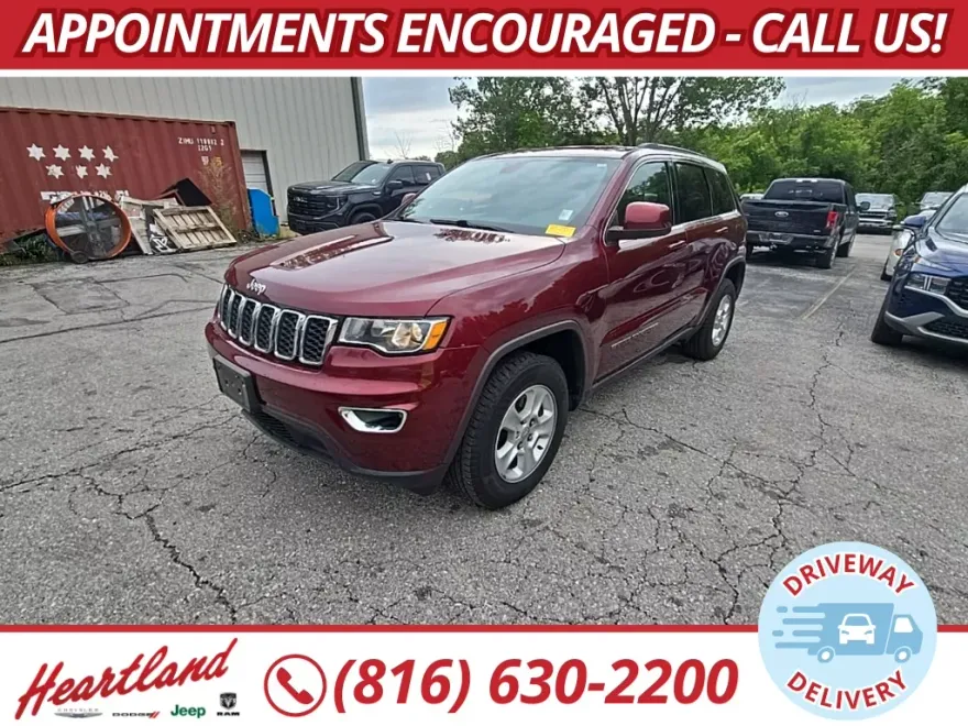 2017 Jeep Grand Cherokee Laredo photo 1