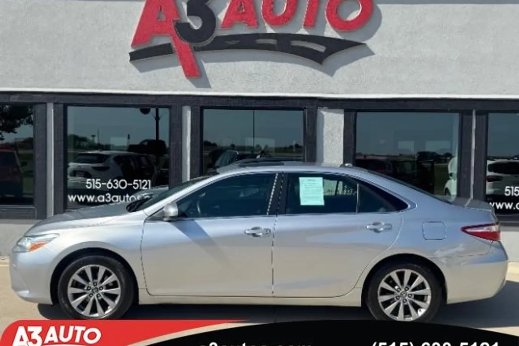 2017 Toyota Camry XLE photo 1