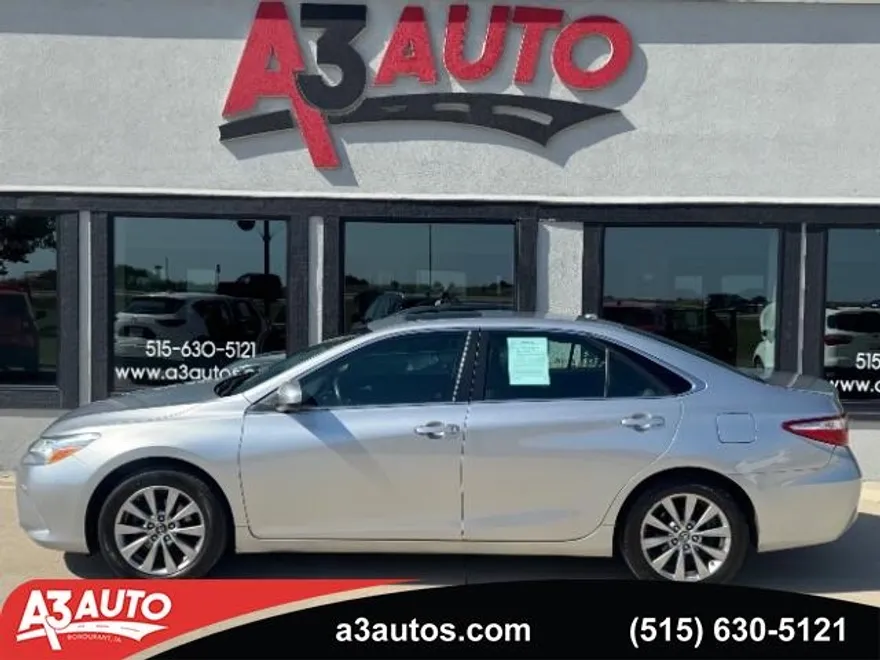 2017 Toyota Camry XLE photo 1