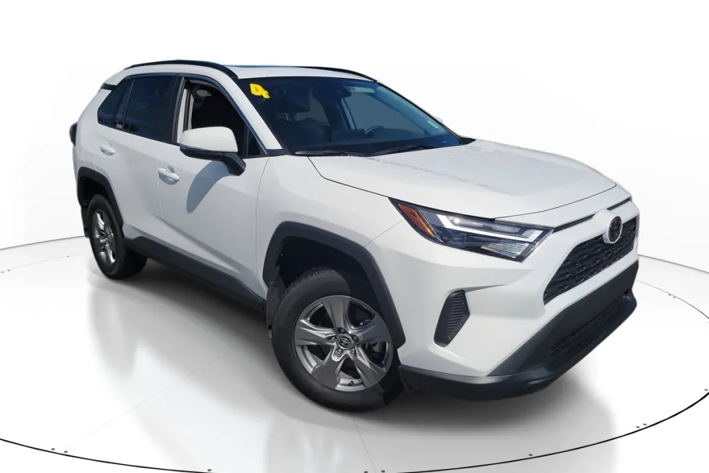 2024 Toyota RAV4 XLE photo 1