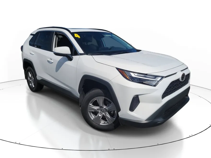 2024 Toyota RAV4 XLE photo 1