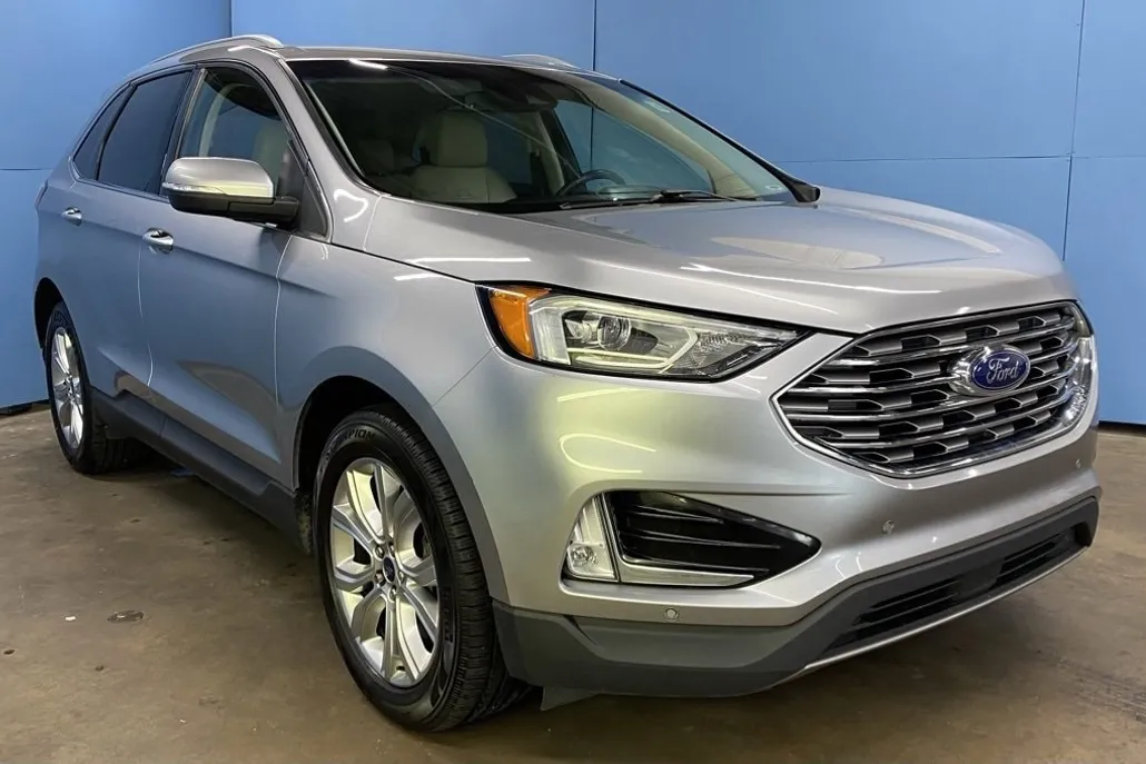 2020 Ford Edge Titanium photo 1