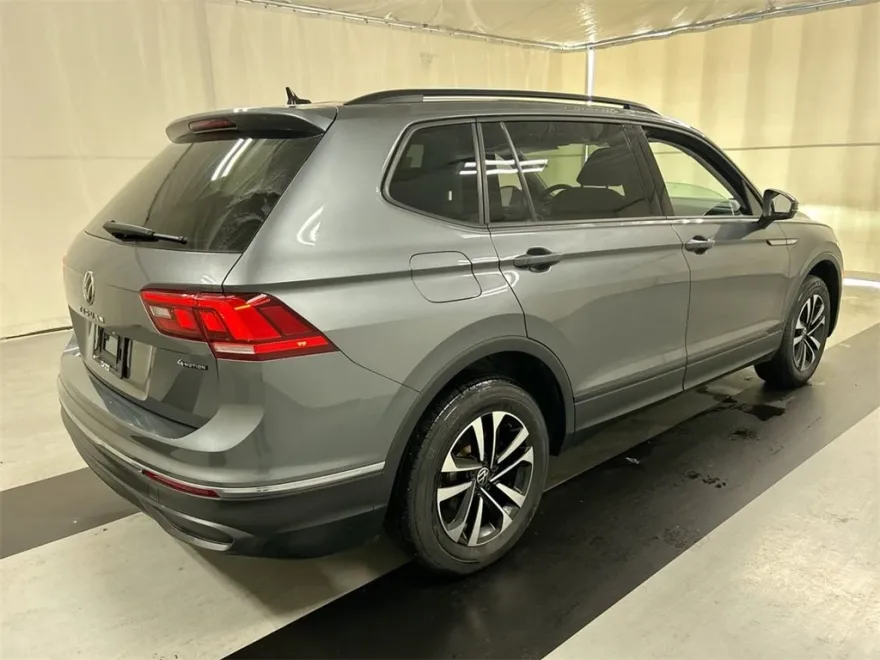 2022 Volkswagen Tiguan S photo 1