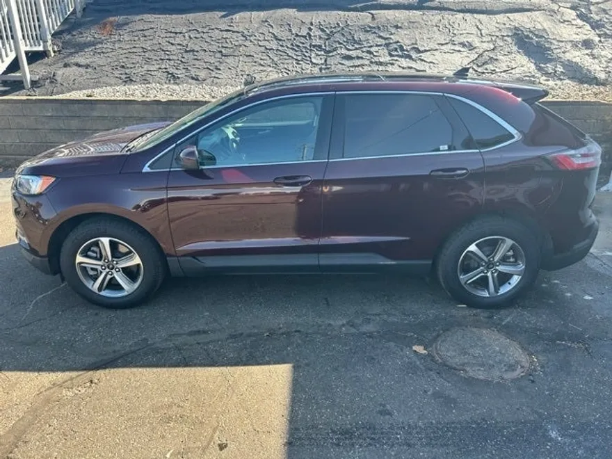 2024 Ford Edge SEL photo 1