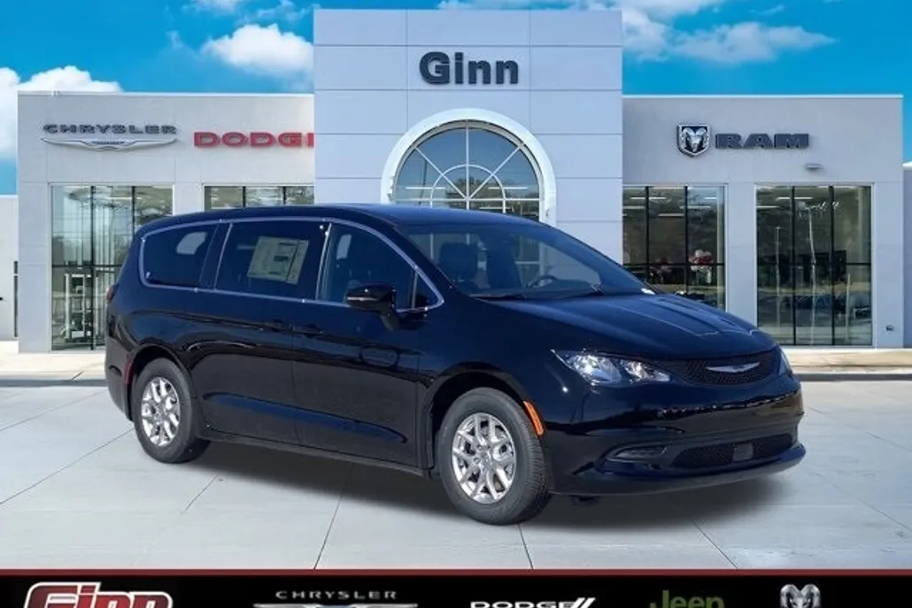2025 Chrysler Voyager photo 1