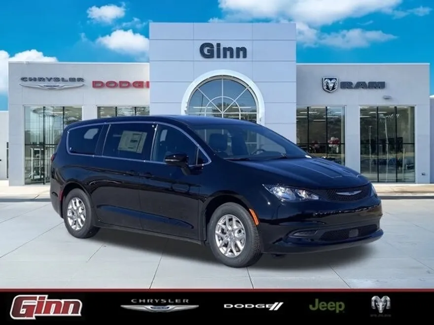 2025 Chrysler Voyager photo 1