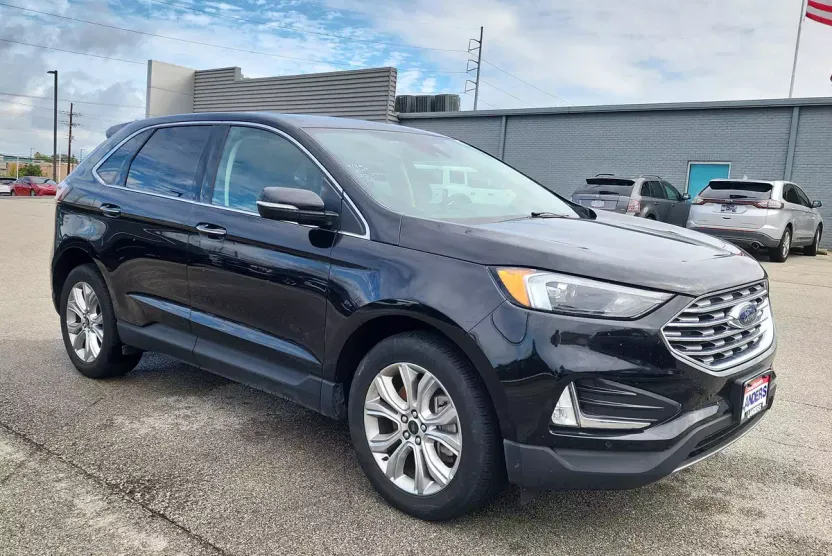 2023 Ford Edge Titanium photo 1