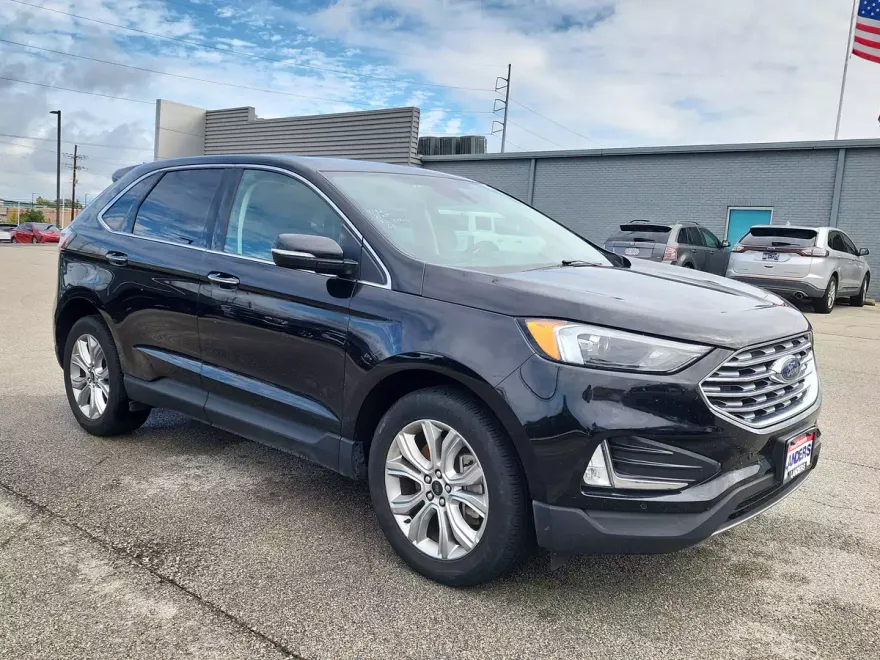 2023 Ford Edge Titanium photo 1