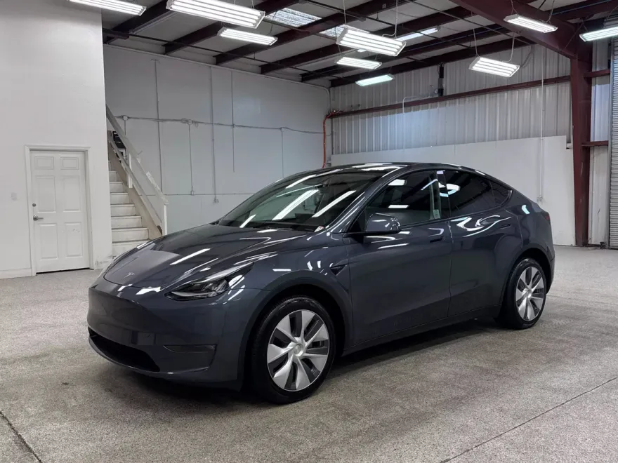 2023 Tesla Model Y Long Range photo 1